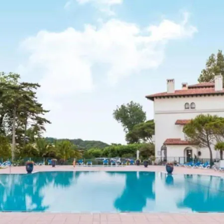 Domaine Bordaberry T2 Jardin Et Superbe Piscine * Urrugne