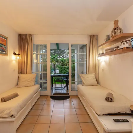 Domaine Bordaberry T2 Jardin Et Superbe Piscine